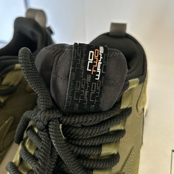 NoTwoWays Kaki Sneakers - Picture 5 of 10